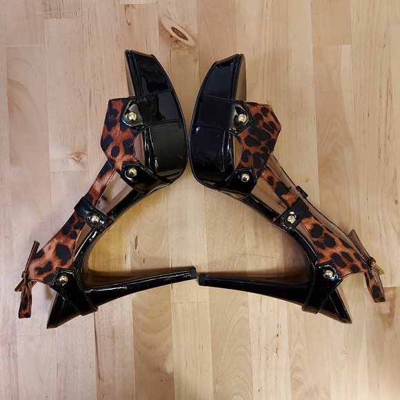 Guess WG Deceit Platform Heels - Picture 2 of 6